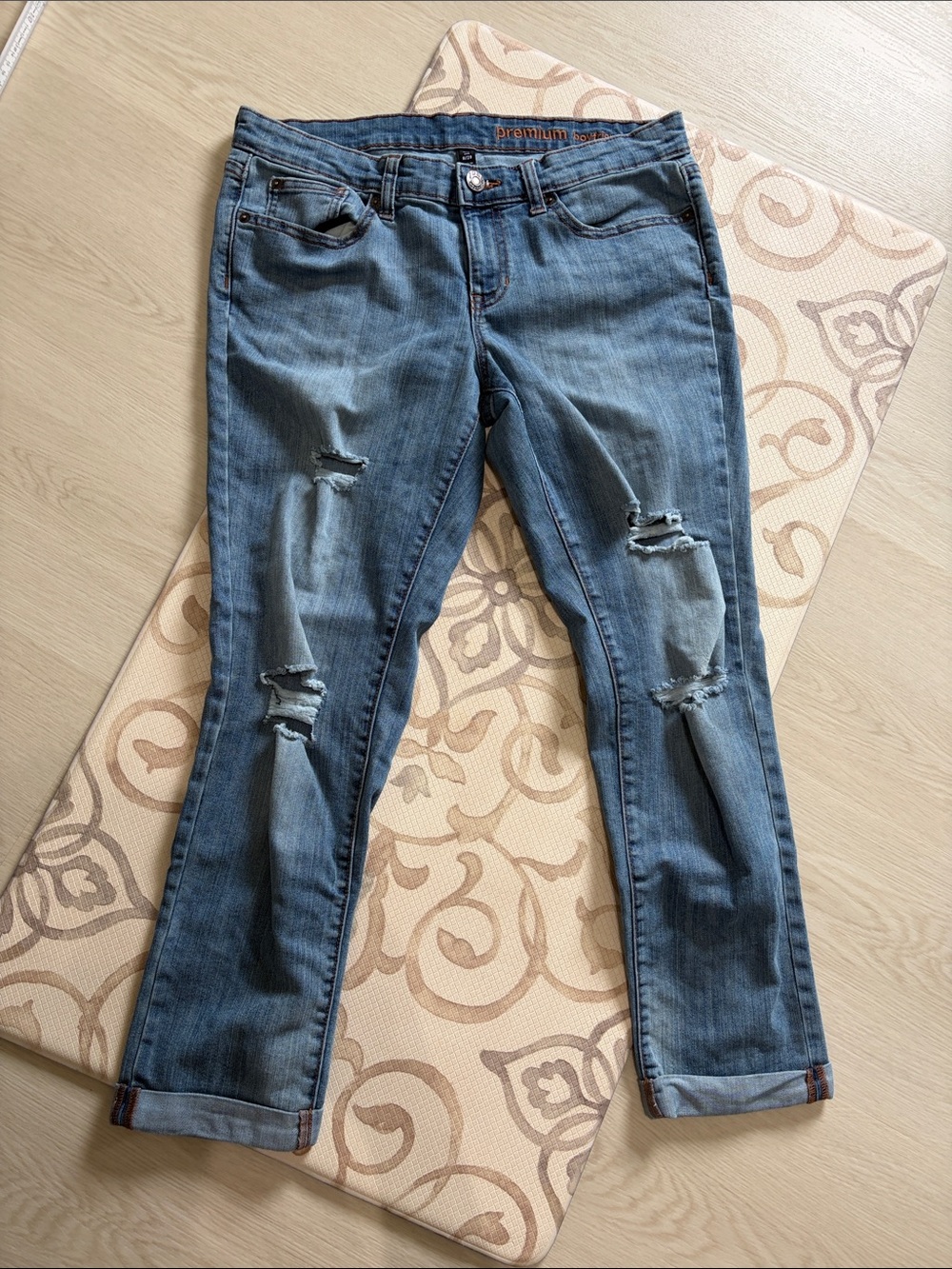 Gap boyfriend distressed jeans 8
